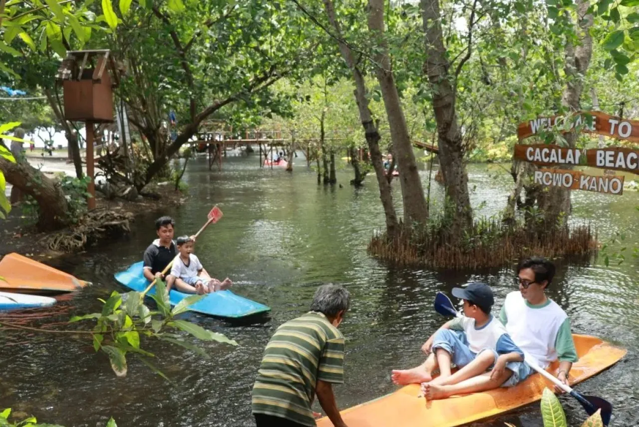 Baca juga : Pantau Destinasi Wisata, Pemkab Banyuwangi Terjunkan Tim Siaga Nataru