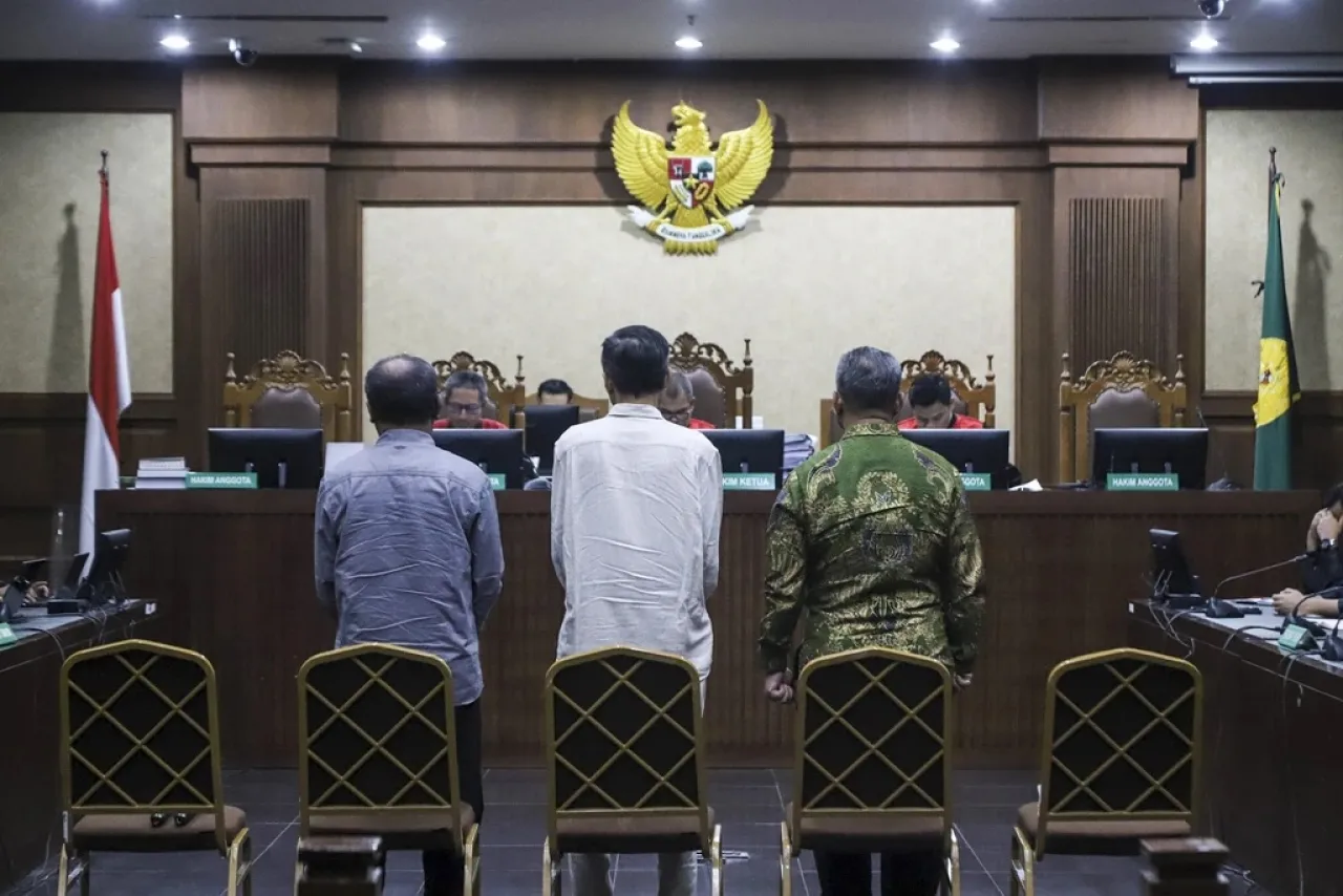Modus Hakim Bagi-Bagi Uang Suap