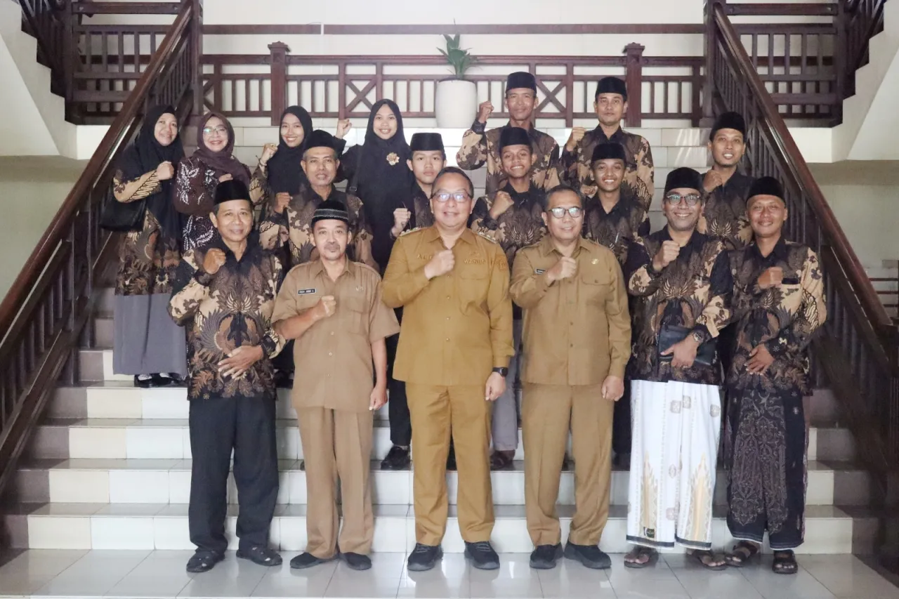 Pemkab Gresik Hadiahi Umrah, 18 Kafilah MTQ XXXI Jatim 2025 Dilepas Wakil Bupati