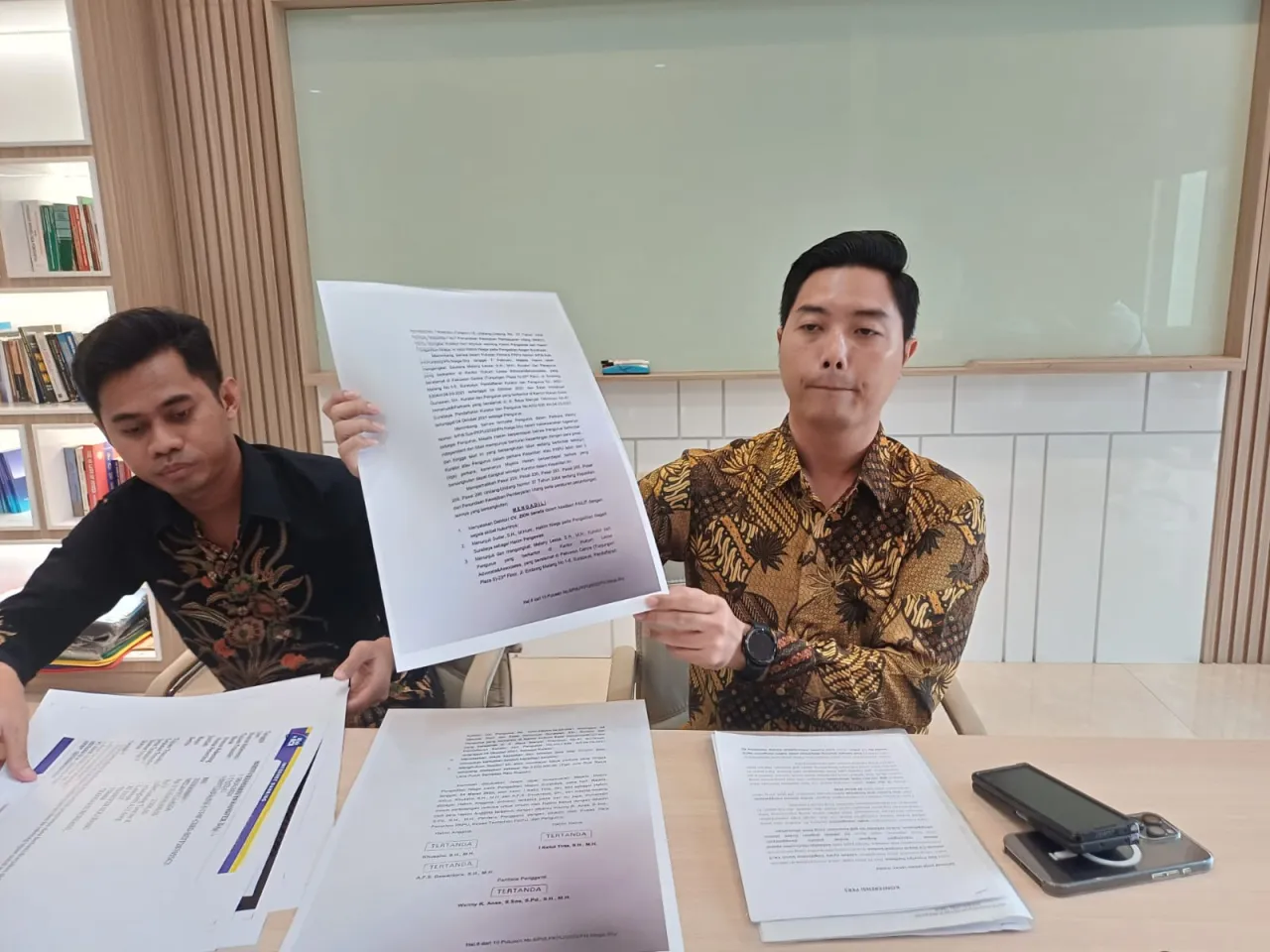 Baca juga : Buruh Terkorbankan, Kuasa Hukum Soroti Dugaan Penggelapan Dana hingga Lambannya Penanganan Polisi