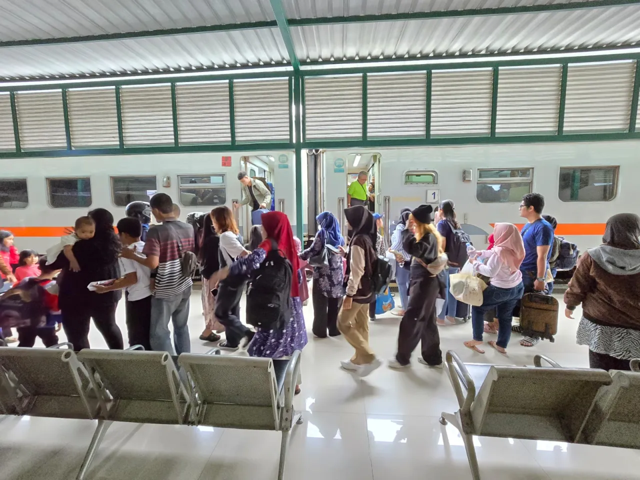 KAI Daop 7 Madiun Tambah Satu Rangkaian KA Brantas Tambahan
