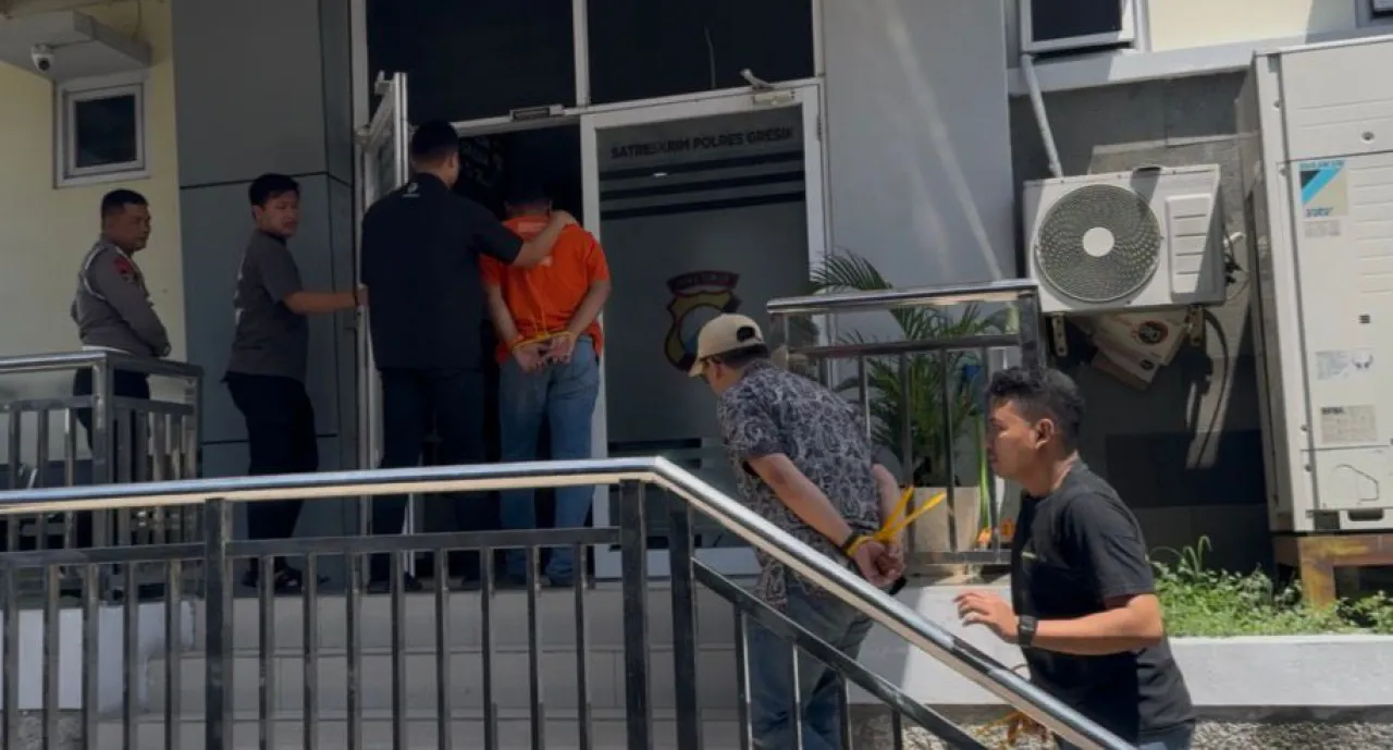 Baca juga : Aplikasi “Go Matel” Diduga Disalahgunakan Debt Collector, Polres Gresik Periksa Empat Orang