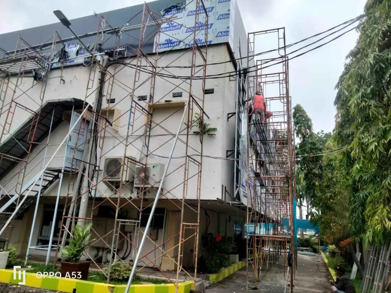 Gedung Dewan Dipasang ACP, Namun Pekerjanya tak Dilengkapi K3