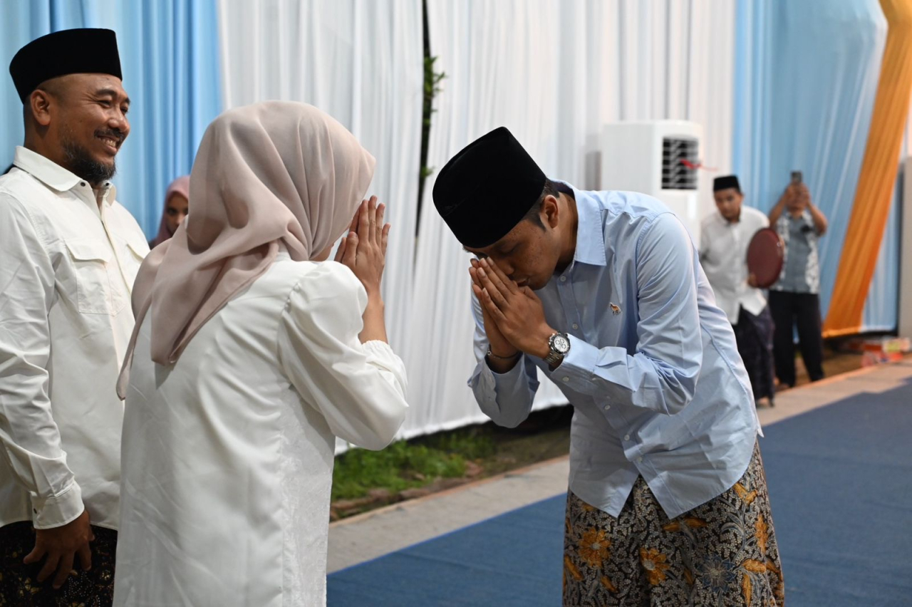 Walikota Kediri Terpilih Vinanda Prameswati saat bertemu Gus Kautsar Pengasuh Ponpes Al Falah Ploso Kediri