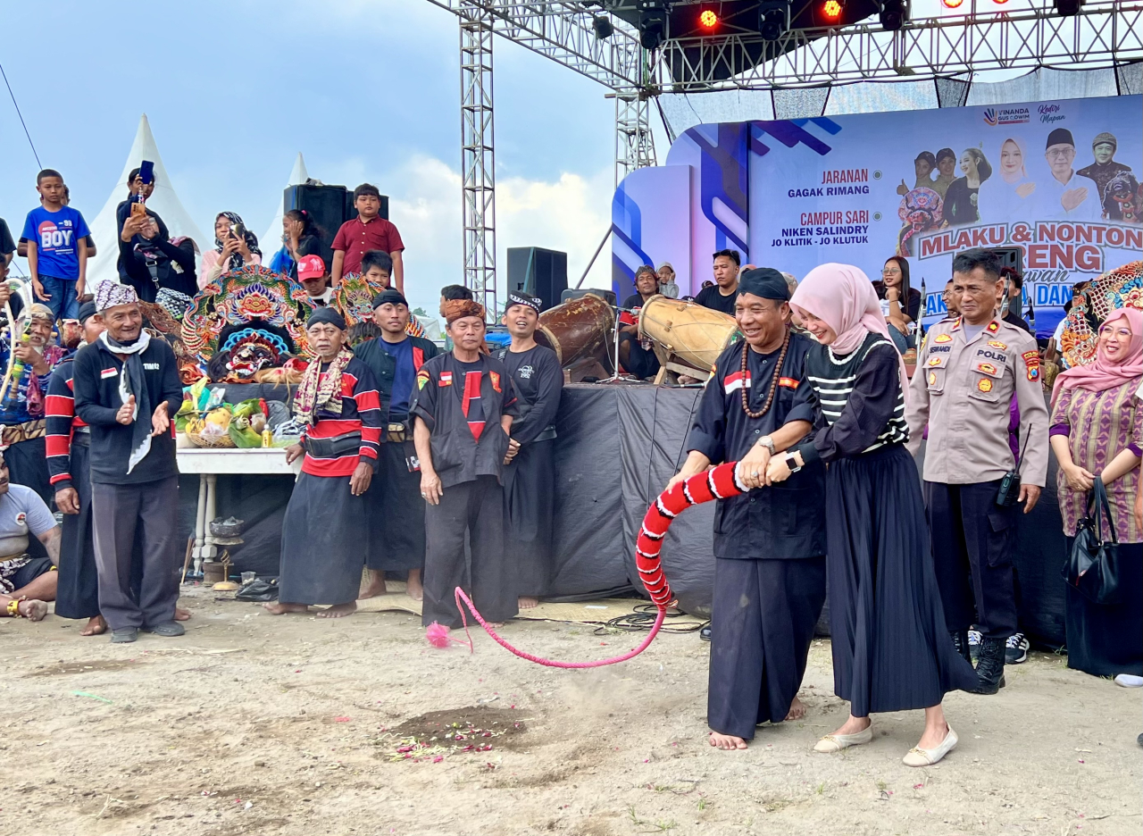 Mbak Vinanda saat membuka gelaran seni budaya jaranan dalam acara tasyakuran pemenangan di Pilwali Kota Kediri 2024