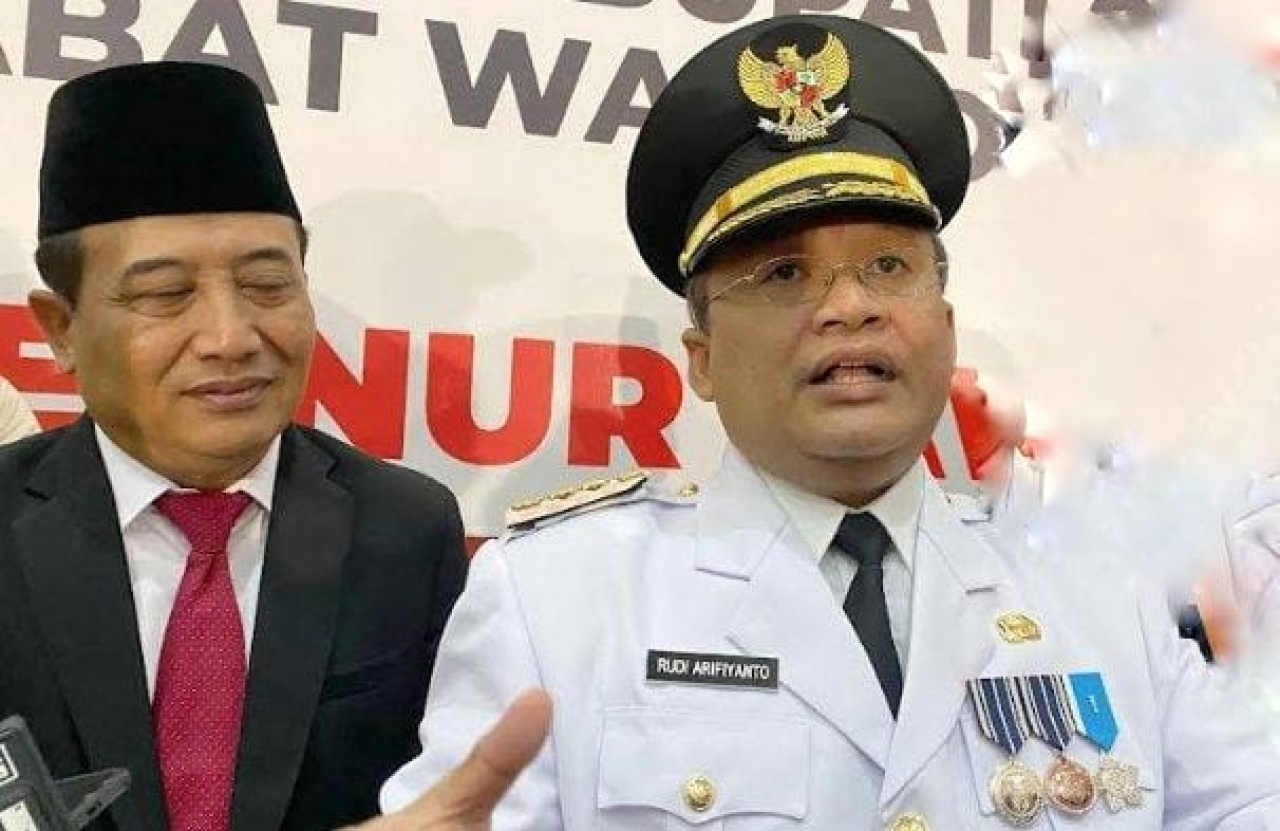 Pj Bupati Sampang Rudi Arifiyanto bersama Sekdakab Sampang Yuliadi Setiyawan.