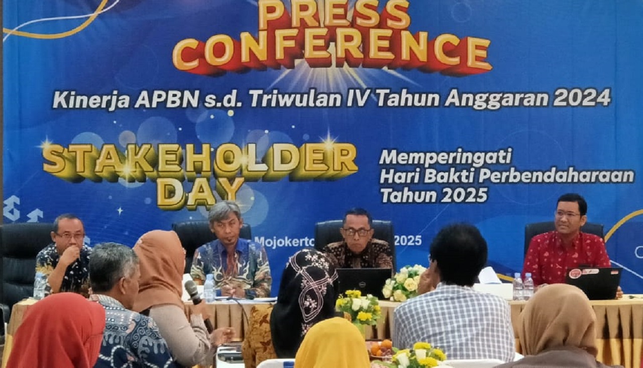 Jumpa pers tahunan tahun anggaran 2024 bersama para stakeholder di Kantor KPPN Mojokerto, Kamis (23/1/2025). SP/ DWI