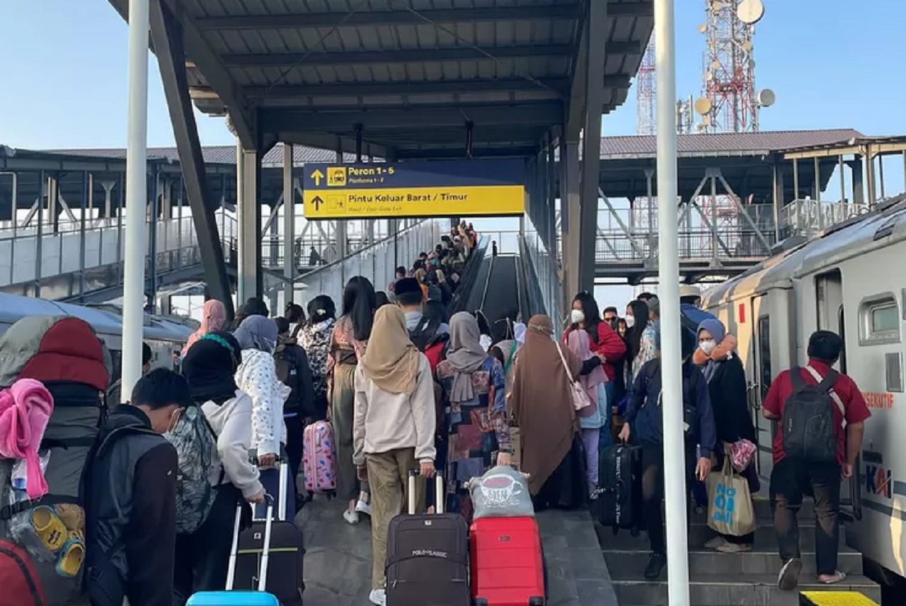 Ilustrasi. Penumpang KAI dari pemberangkatan Stasiun Malang tampak ramai. SP/ MLG