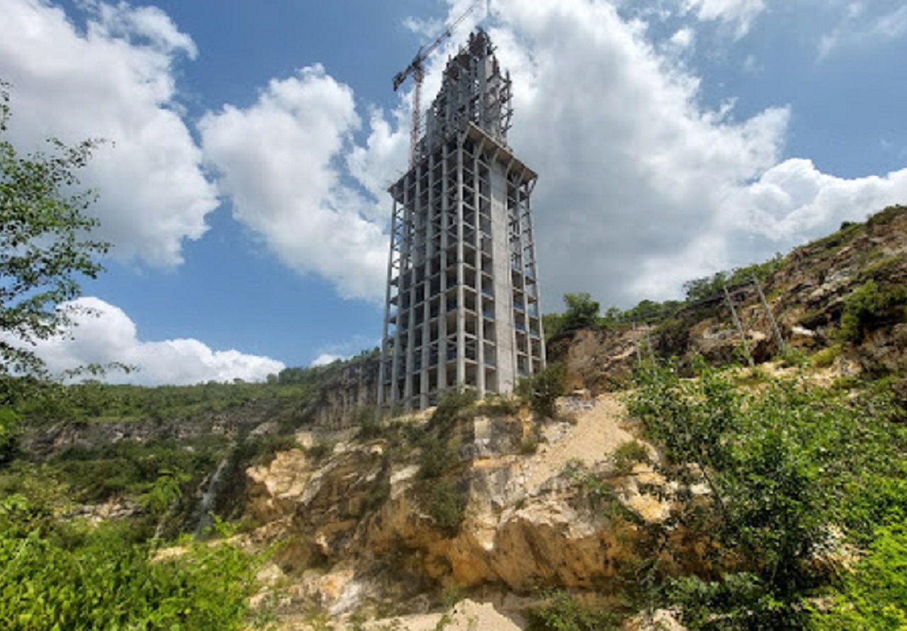 Pembangunan Monumen Reog Ponorogo yang dalam progres. SP/ PNG