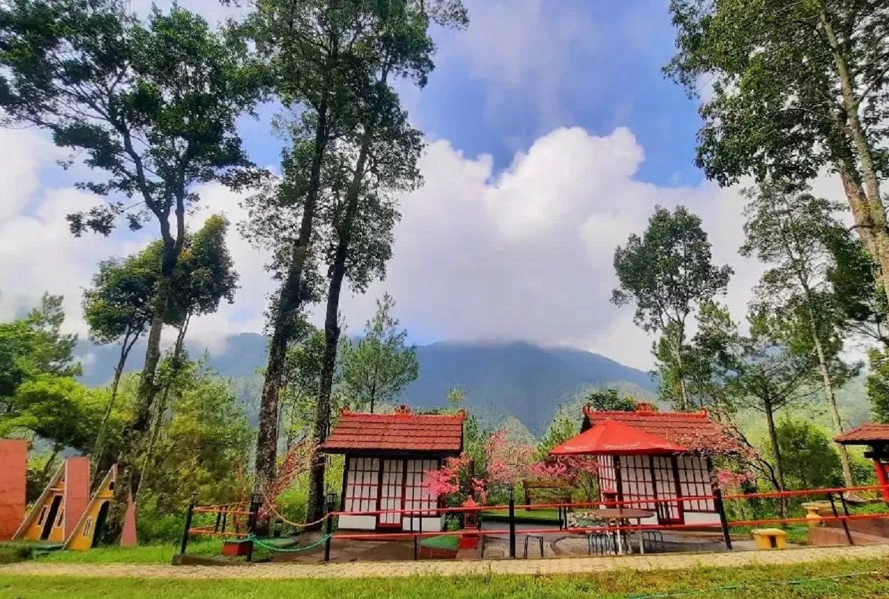 Pesona Taman Wisata Genilangit (TWG) yang berada di ketinggian sekitar 1.000 hingga 1.400 meter di atas permukaan laut (MDPL) di kaki Gunung Lawu. SP/ MGT