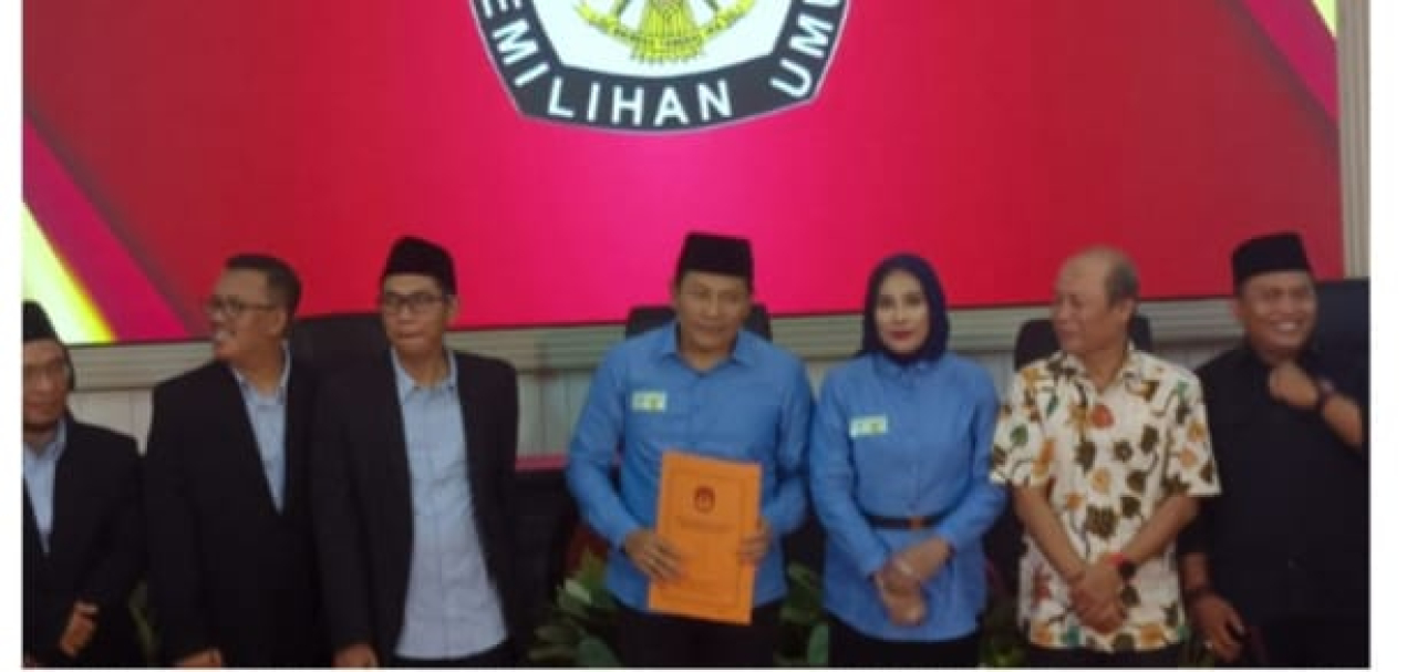 Subandi-Mimik ditetapkan KPU Sidoarjo sebagai Bupati dan Wakil Bupati Sidoarjo 2025-2030 usai memenangkan pilkada dengan perolehan 58 persen suara. SP/Hikmah