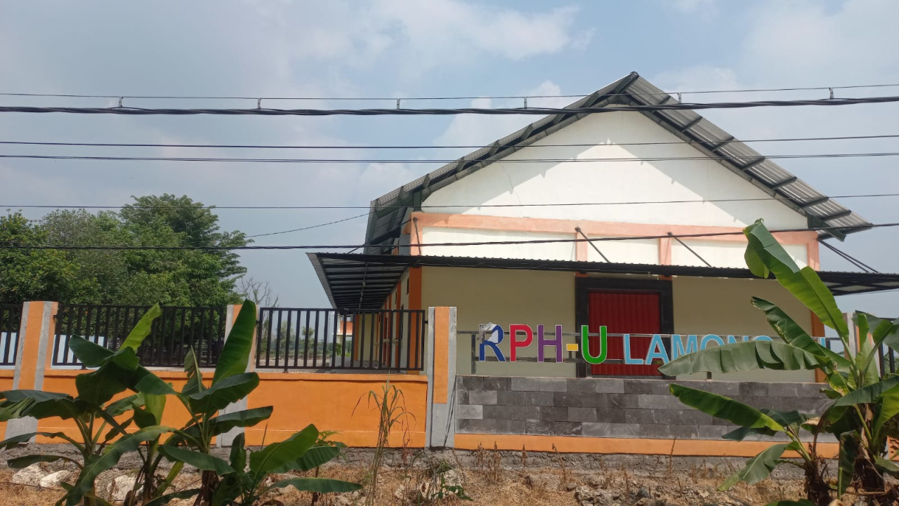 Bangunan RPHU yang ada di depan Pasar Sidomulyo Kecamatan Lamongan kini harus menyerat 3 orang yang ditetapkan oleh Kejari menjadi tersangka. SP/MUHAJIRIN