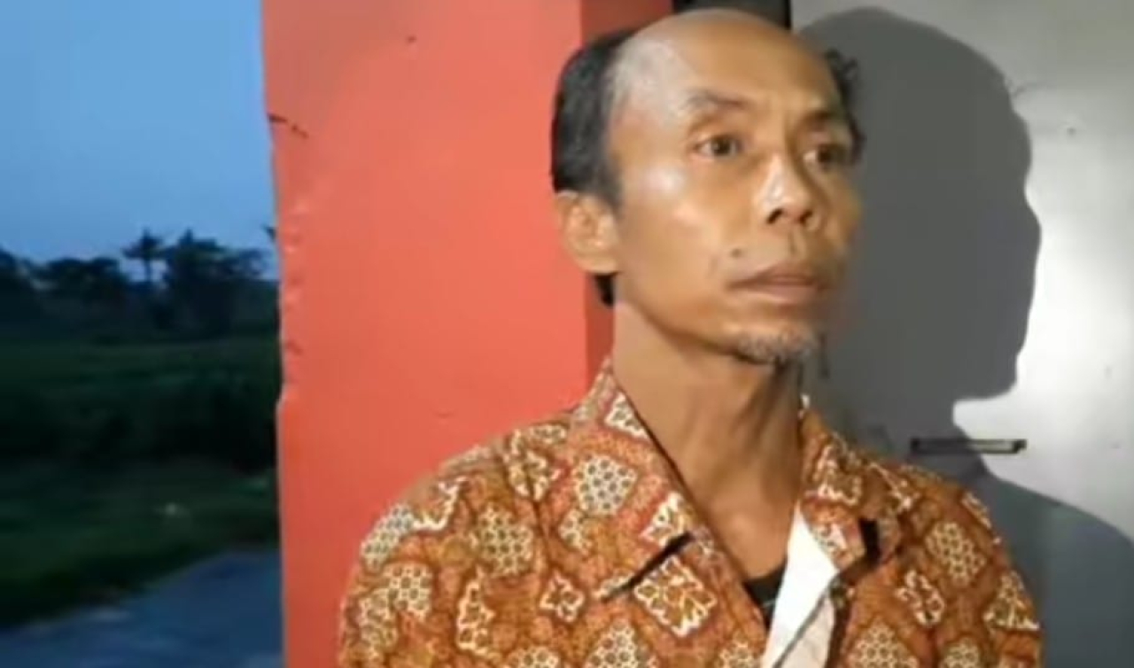 Ayah korban beri keterangan pada wartawan. SP/Lestariono