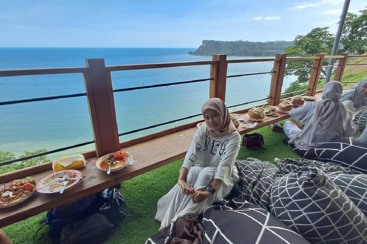 Ilustrasi. Surganya kuliner seafood di tebing Pantai Sine, yang terletak di Desa Kalibatur, Kecamatan Kalidawir, Kabupaten Tulungagung, Jawa Timur. SP/ TLG