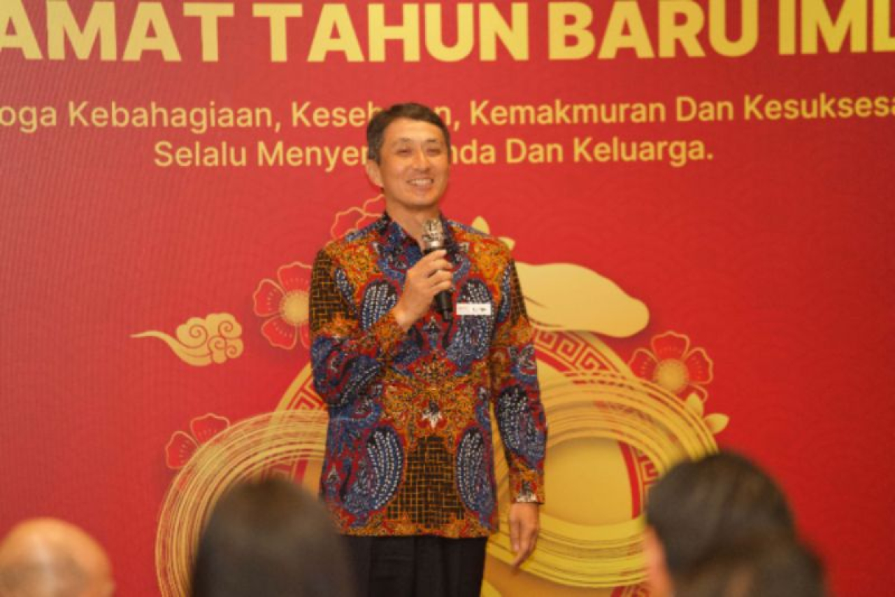 D. Ejima, Direktur Utama, PT Bank Danamon Indonesia Tbk, Memberikan Sambutan Pembuka pada Acara Chinese New Year Dinner yang dihadiri oleh nasabah korporasi dan ritel Danamon.