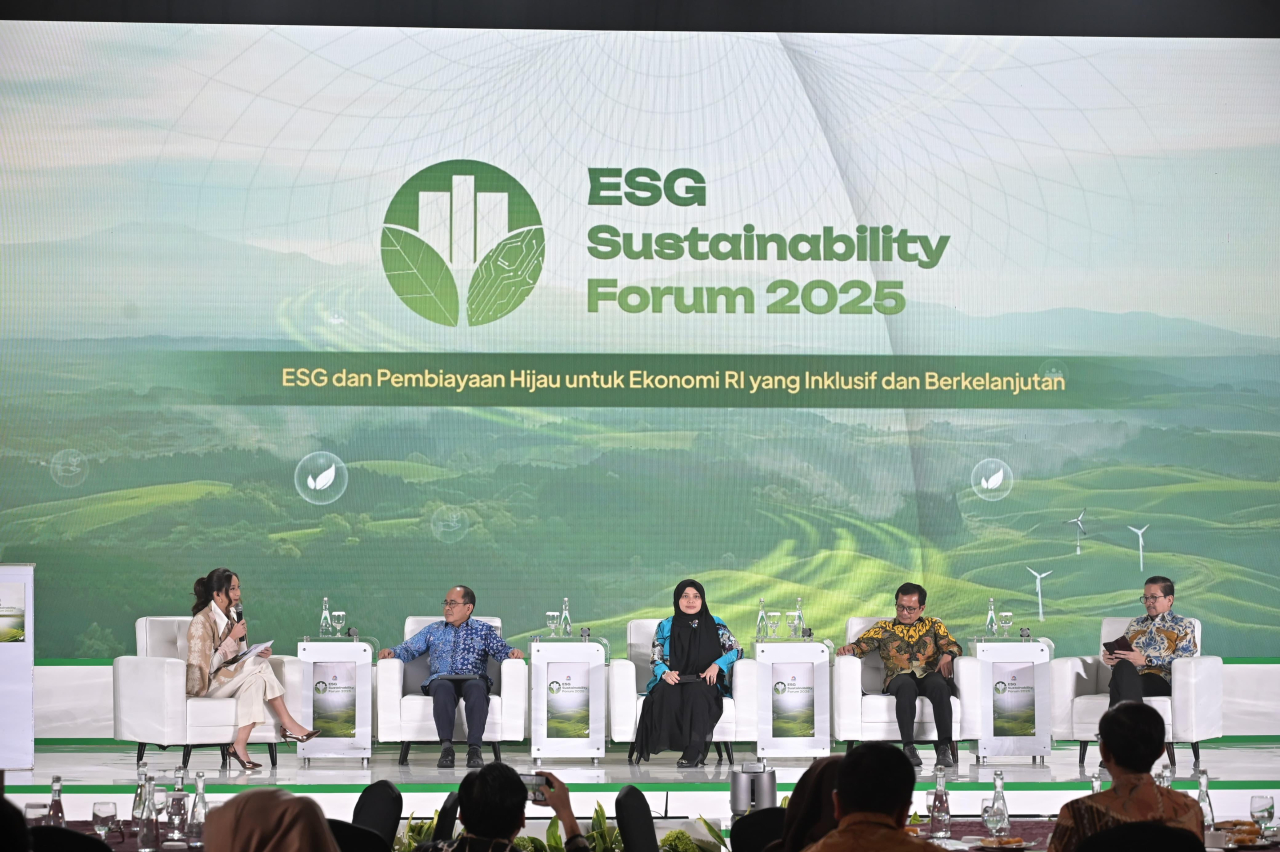 Suasana diskusi panel dengan tema "Peran Pembiayaan dalam Mendorong ESG dan Energi Berkelanjutan" pada acara CNBC Indonesia ESG Sustainability Forum 2025, Jumat (31/1/2025) di Jakarta. Foto/Humas PLN