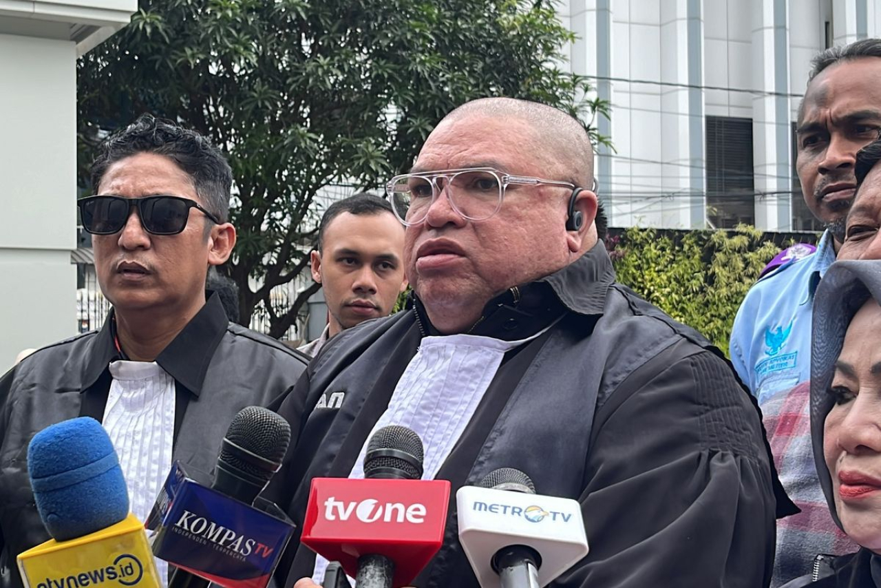 Advokat Razman Arif Nasution dan Advokat Firdaus Oiwobo saat mendatangi Gedung Mahkamah Agung, untuk meminta maaf terkait insiden kericuhan dalam persidangan di PN Jakarta Utara.