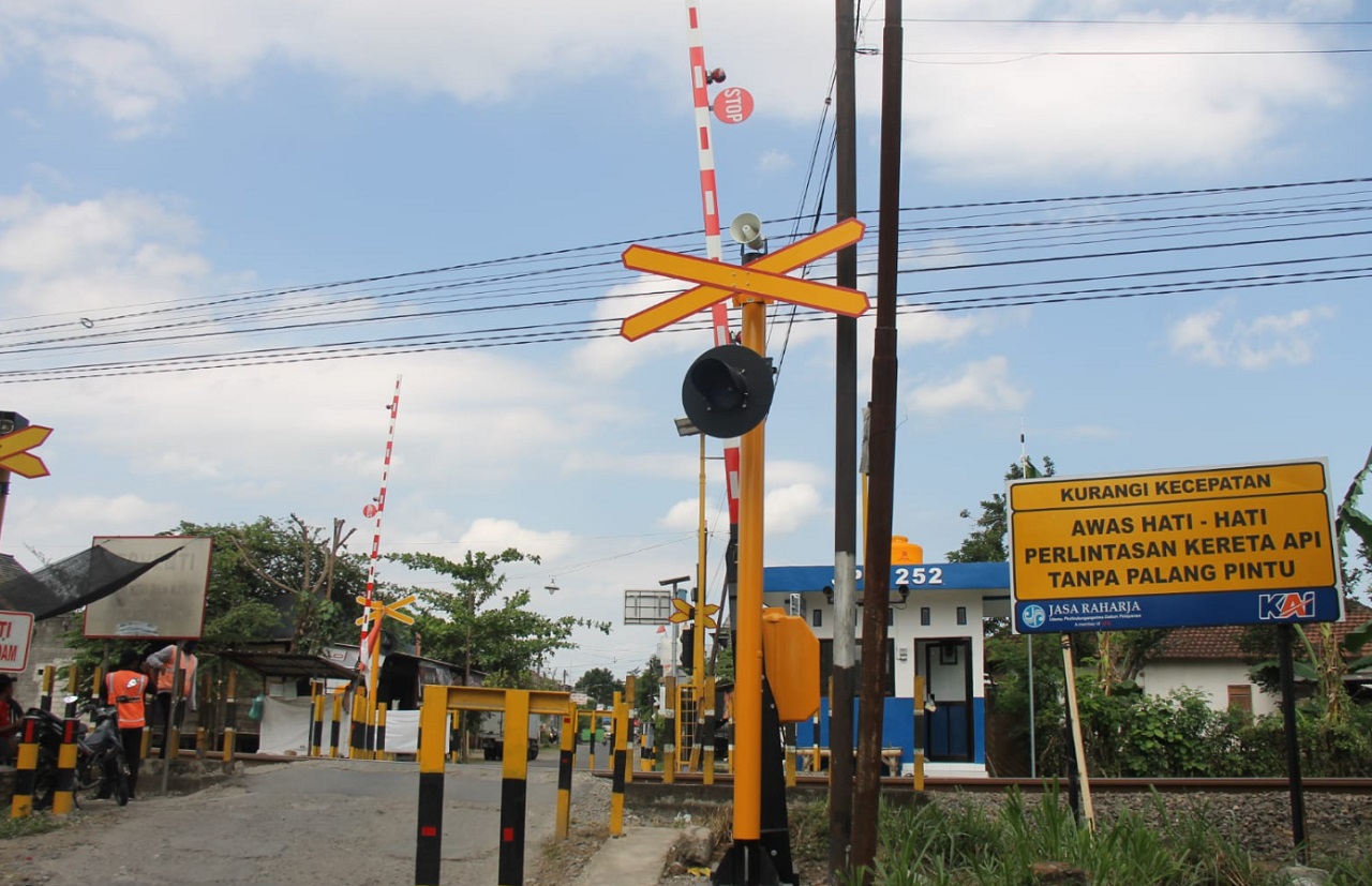 Penampakan pos jalur perlintasan langsung (JPL) kereta api yang dibangun Dishub Tulungagung, Jawa Timur. SP/ TLG