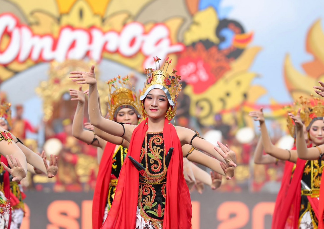 Tari gandrung sewu khas Banyuwangi, Jawa Timur. SP/ BYW