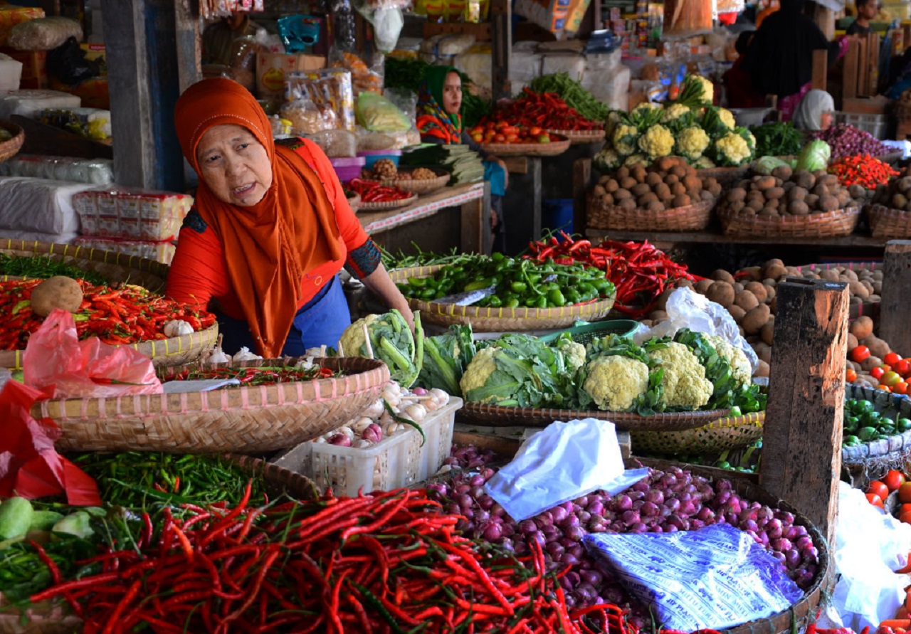 Ilustrasi. Pedagang bahan pokok di salah satu Pasar Tradisional Jombang, Jawa Timur. SP/ JBG