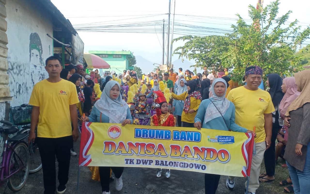 Pemdes Balongdowo melaksanakan giat ruwat Desa dengan pagelaran seni daerah wayang kulit yang di perankan oleh Dalang Ki  Anom Sudarmaji dari Kabupaten Mojokerto. SP/ HIKMAH