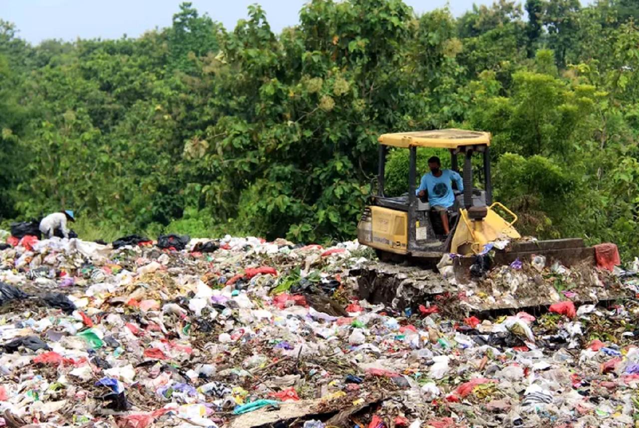 Kondisi Kota Madiun yang dipenuhi sampah di jalan-jalan selama libur panjang Isra Mikraj dan Imlek 2025. SP/ MDN