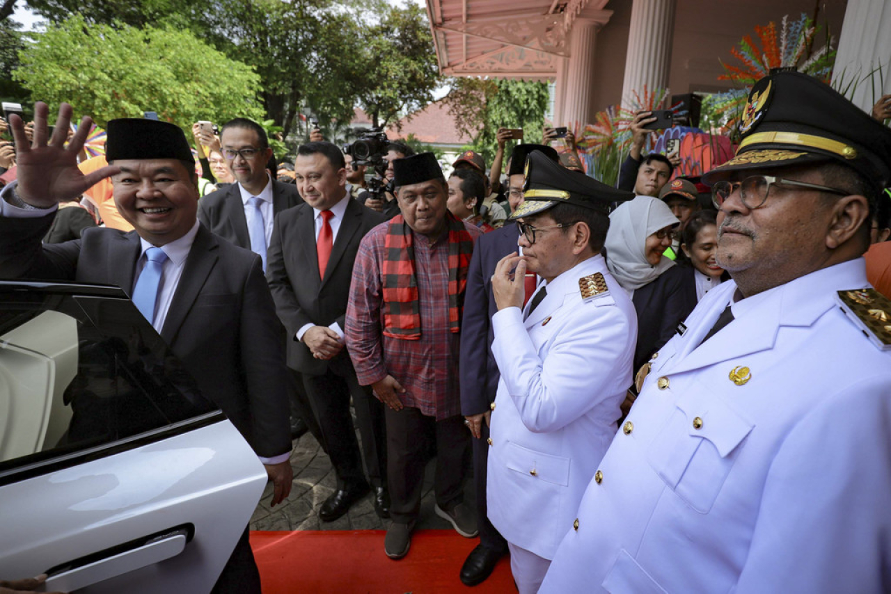 Gubernur Jakarta Pramono Anung dan Wakil Gubernur Jakarta Rano Karno melepas mantan Pj Gubernur Jakarta, Teguh Setyabudi di Balai Kota Jakarta, Kamis (20/2/2025).