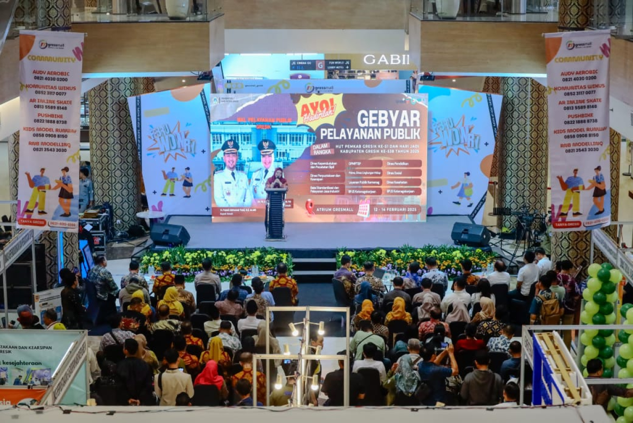 Wabup Gresik Aminatun Habibah membuka kegiatan Gebyar Pelayanan Publik yang digelar Dinas Penanaman Modal dan Pelayanan Terpadu Satu Pintu (DPM PTSP) Gresik di Atrium Gressmall Gresik, Kamis (13/2). SP/M Aidid