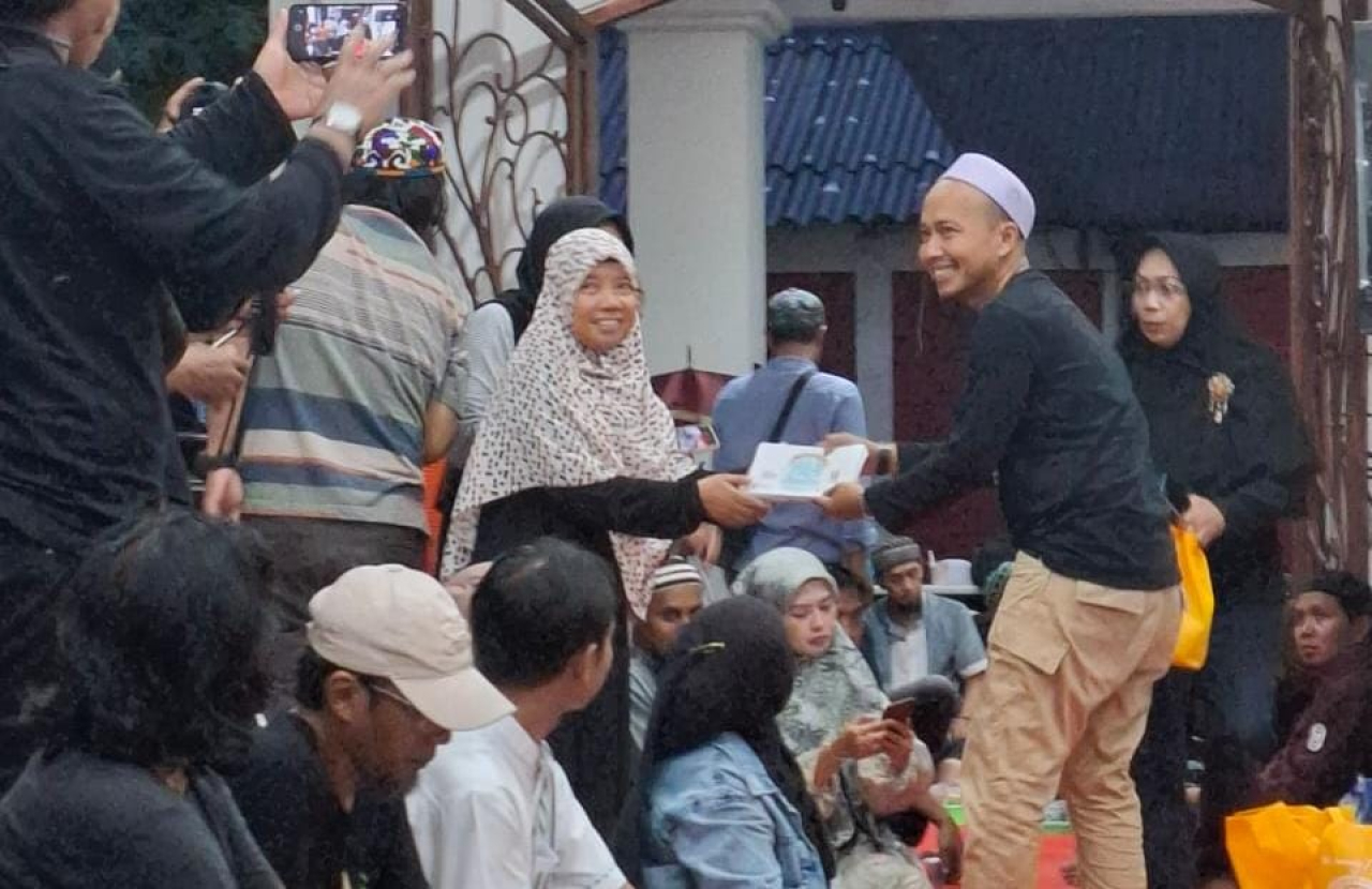 Pemberian santunan untuk yatim piatu, Sabtu (15/3/2025).