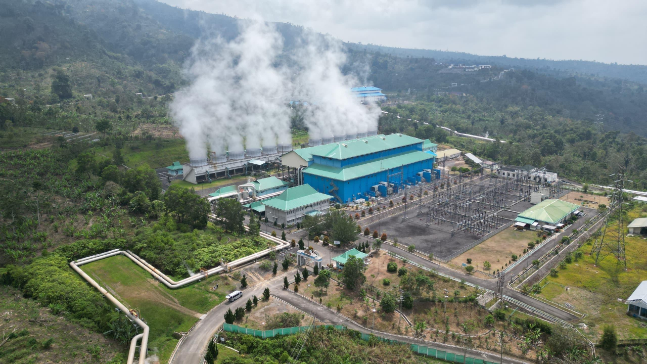 Tampilan PLTP Bumi Ulubelu berkapasitas 110 MW di Kabupaten Tanggamus, Lampung. PLTP ini merupakan salah satu pembangkit PLN yang berkontribusi dalam layanan REC. Foto/Humas PLN