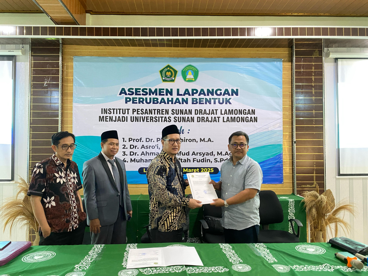 Rektor INSUD dan Tim Visitasi telah menandatangani berita acara asesmen lapangan perubahan bentuk INSUD menjadi UNSUDA Lamongan  FOTO:SP/ISTIMEWA