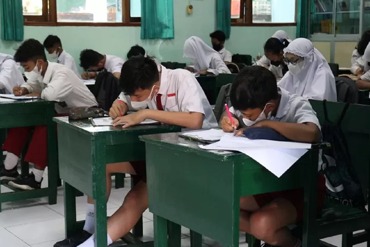 Ilustrasi. Peserta didik wilayah Kabupaten Madiun, Jawa Timur saat mengikuti kegiatan belajar mengajar di kelas. SP/ MDN