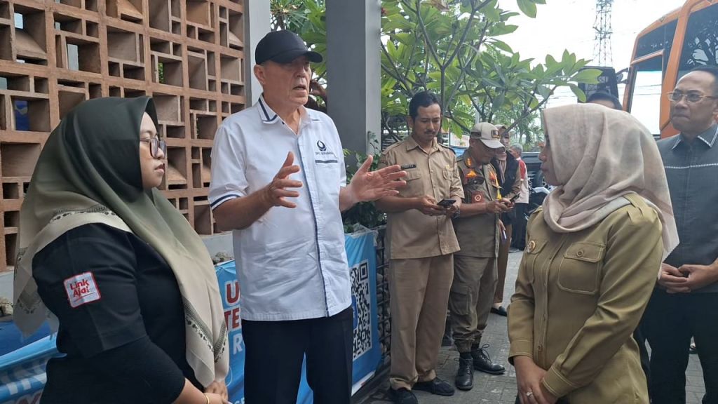 Walikota Mojokerto saat sidak pangkalan elpiji dan SPBU Kota Mojokerto.