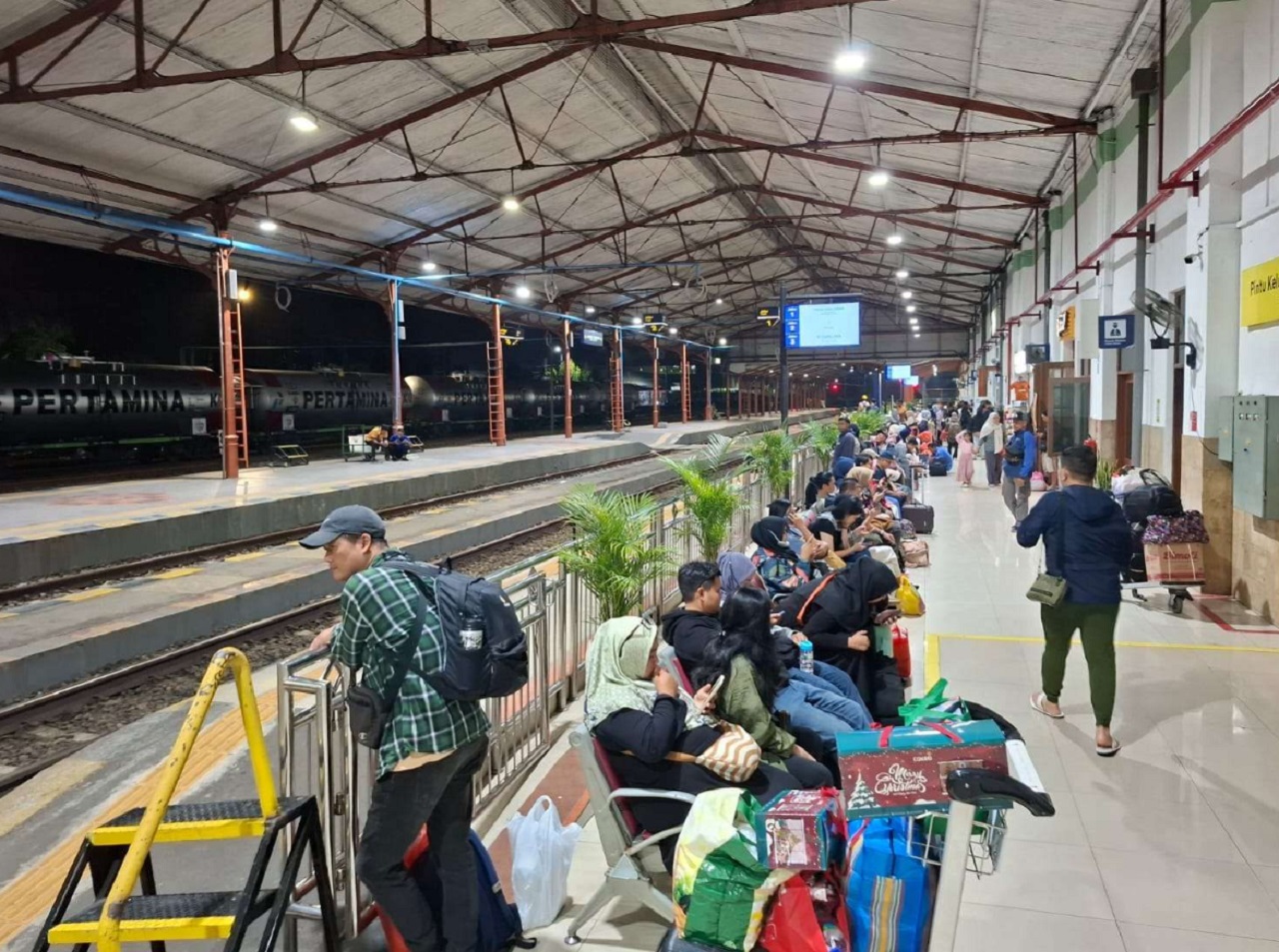 Ilustrasi. Stasiun Daop 7 Madiun dipenuhi penumpang jelang bulan Ramadhan. SP/ MDN