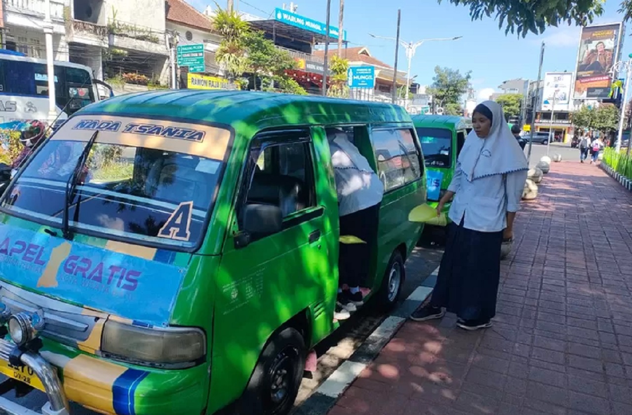 Angkutan pelajar gratis di Kota Batu, Jawa Timur. SP/ BTU
