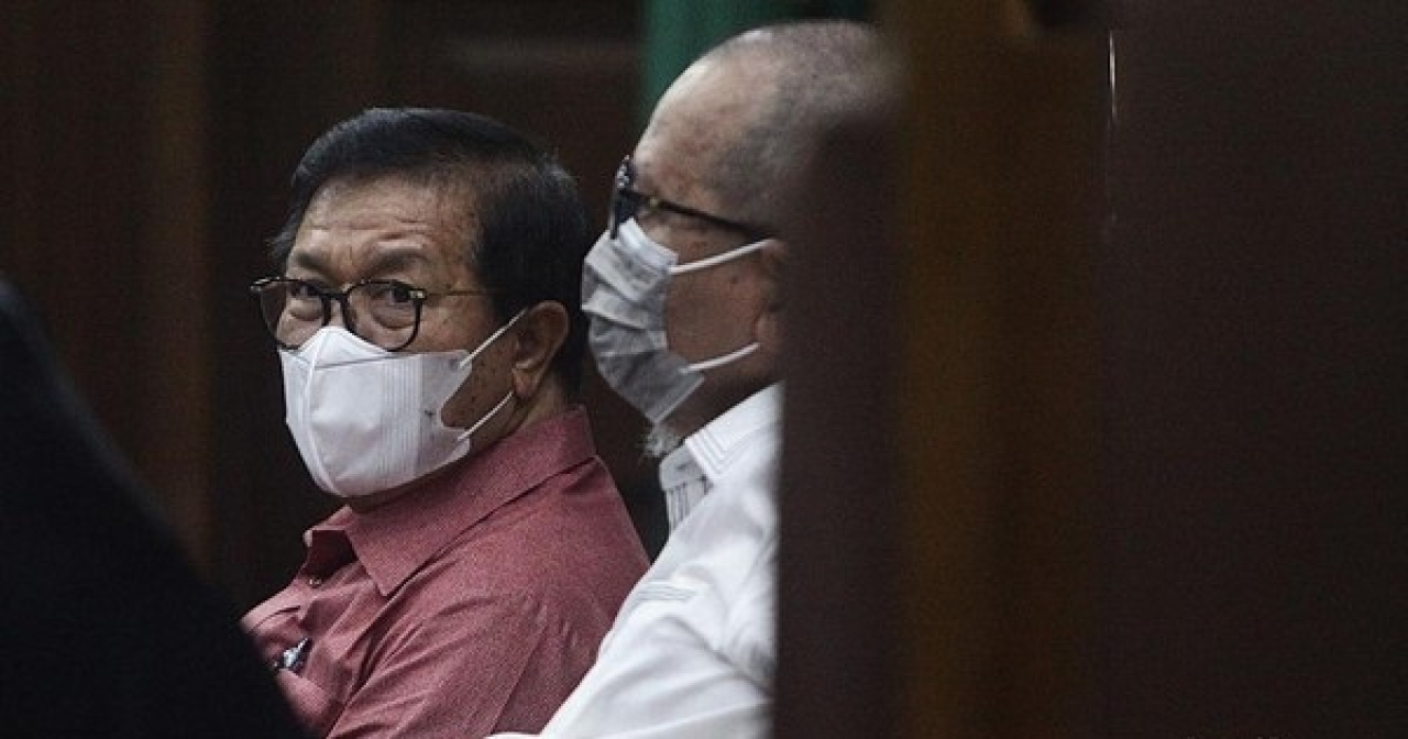 Erintuah Damanik, hakim pemvonis bebas Ronald Tannur, saat dikonfrontir bersama dua hakim lainnya, Mangapul dan Heru Hanindyo.