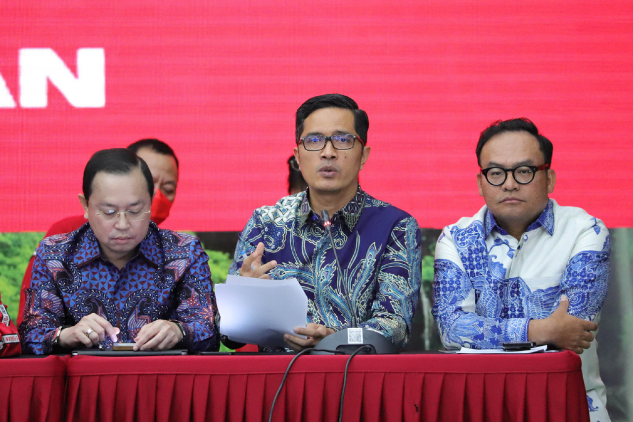 Mantan jubir KPK, Febri Diansyah juga menjadi salah satu dari 17 orang itu, kini ia menjadi juru bicara tim kuasa hukum PDIP dalam kasus Hasto di KPK.