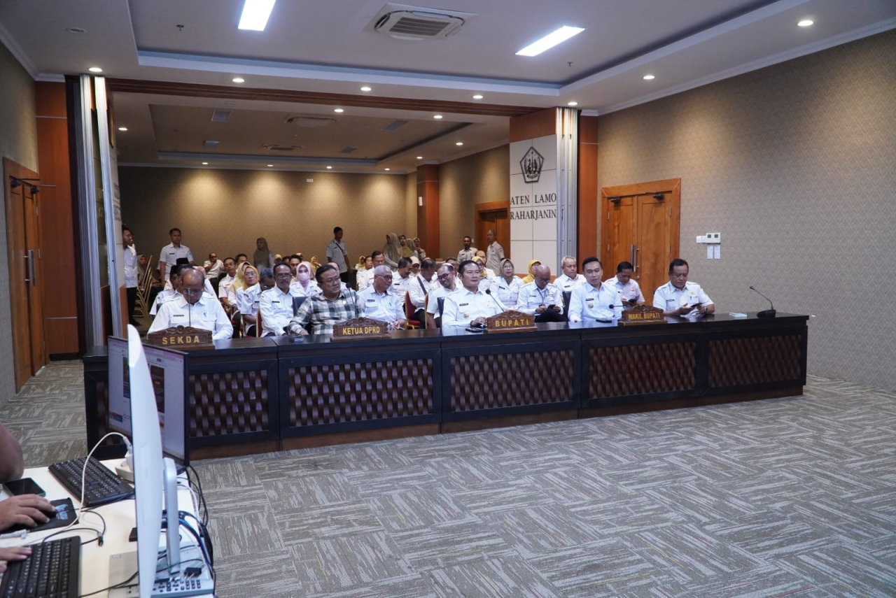Bupati, Wabup dan ketua DPRD saat mengikuti peluncuran indikator MCP oleh KPK secara daring. SP/IST