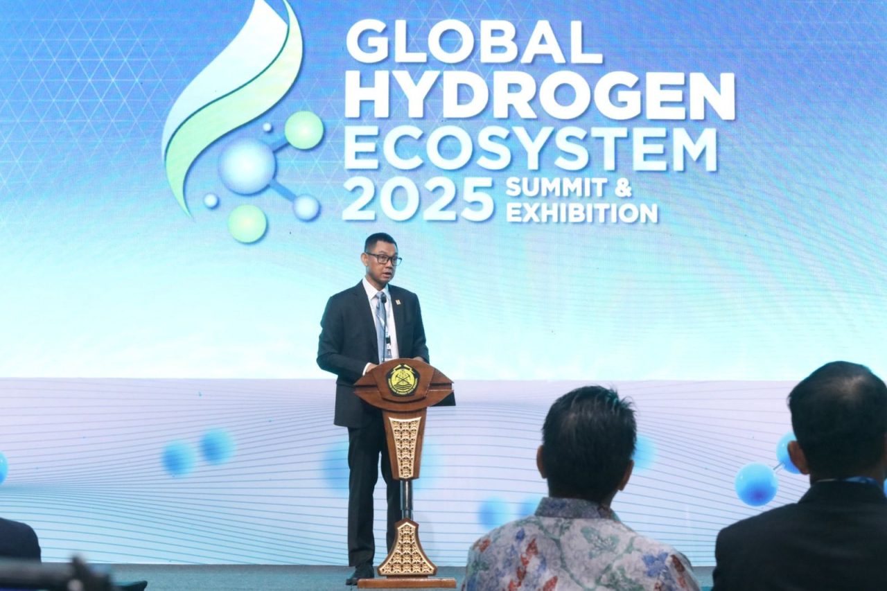 Dirut PLN, Darmawan Prasodjo menyampaikan sambutannya saat gelaran forum internasional Global Hydrogen Ecosystem Summit di Jakarta, Selasa (15/4/2025). Foto/Humas PLN