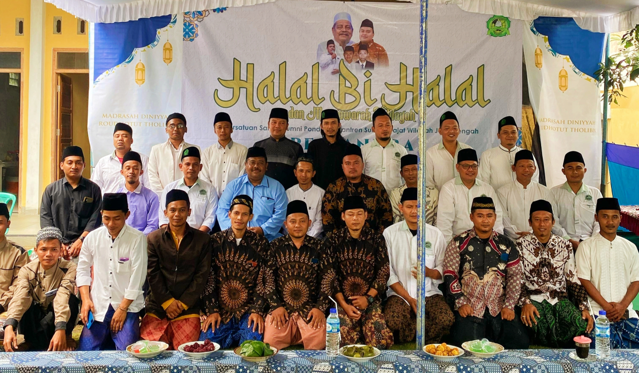 Pengurus PW Pessandra Jawa Tengah saat berpose dengan Gus Murobbi Binnur dan pengurus PP. Pessandra.  FOTO:SP/MUHAJIRIN