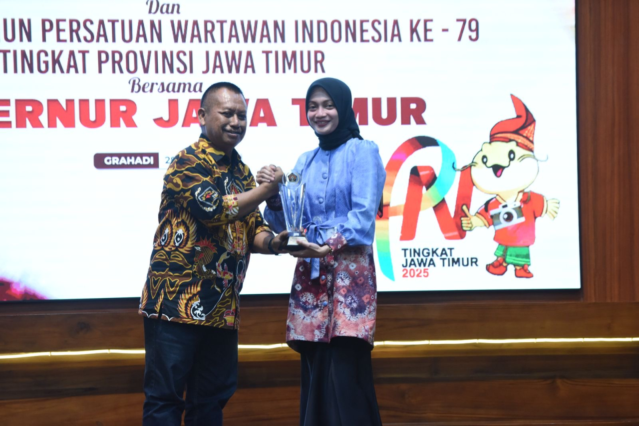 Penghargaan ini diberikan dalam resepsi puncak peringatan Hari Pers Nasional dan HUT ke-79 PWI di Gedung Negara Grahadi, Surabaya, pada Senin (28/4/2025).