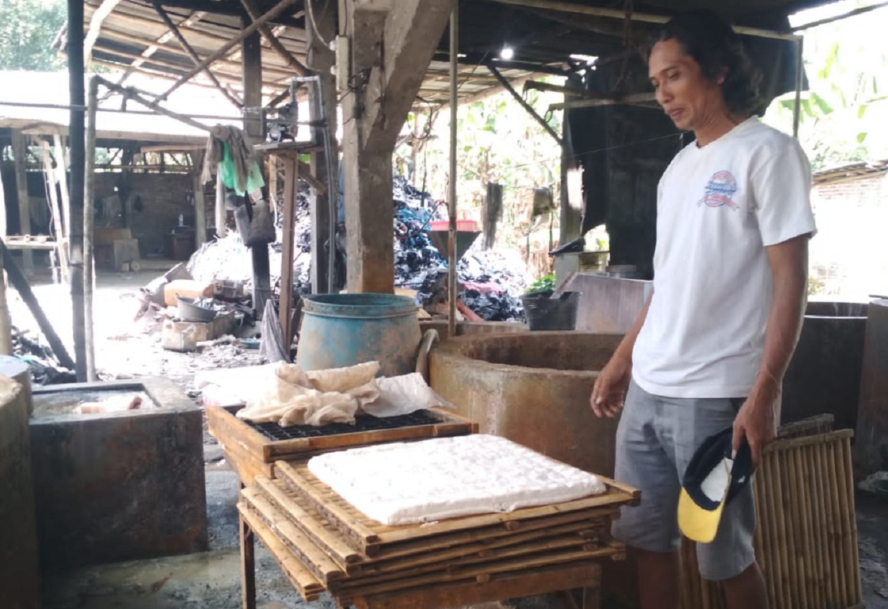 Ilustrasi. Perajin tahu di Jombang sedang produksi. SP/ JBG