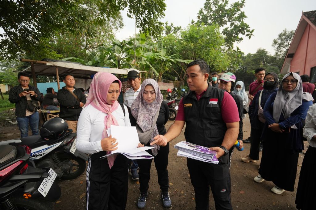Walikota Ning Ita saat meninjau pasar hewan sekar putih