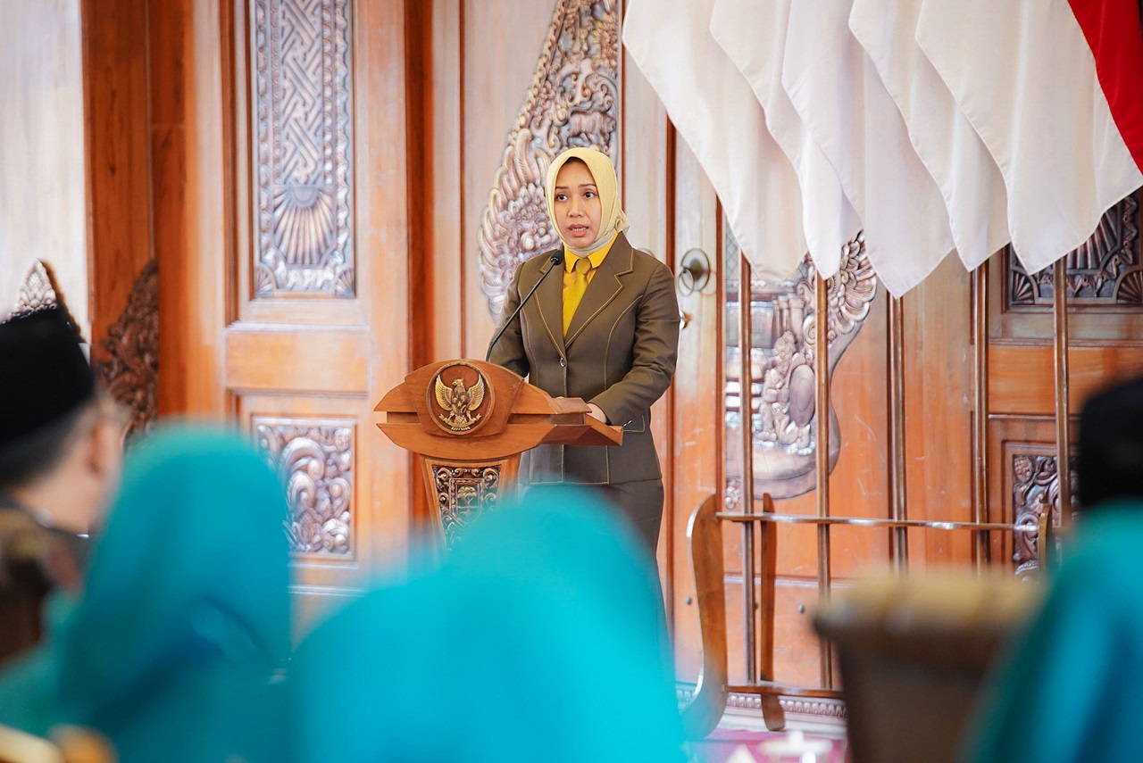 Walikota Mojokerto Ning Ita saat pengukuhan Pengurus TP PKK Kota Mojokerto Masa Bakti 2025–2030. SP/ DWI