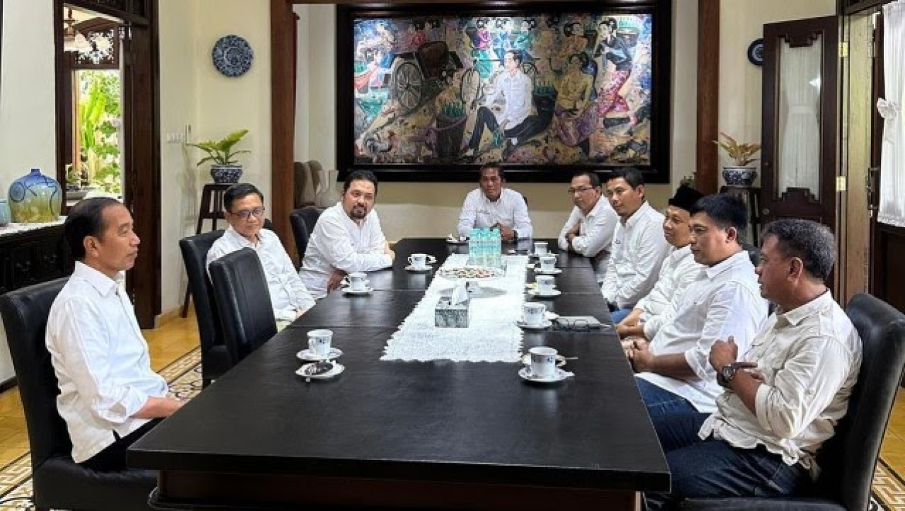 Relawan Alap Alap Jokowi Temui Jokowi di kediamannya di Solo.