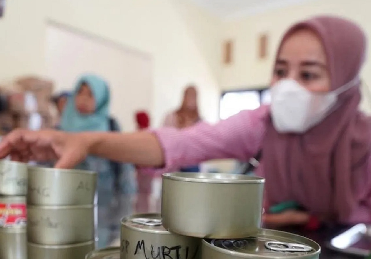 Kegiatan pelatihan pengemasan kaleng untuk UMKM yang digelar Dinas Ketahanan Pangan dan Pertanian (DKPP) Kota Madiun, Jawa Timur. SP/ MDN