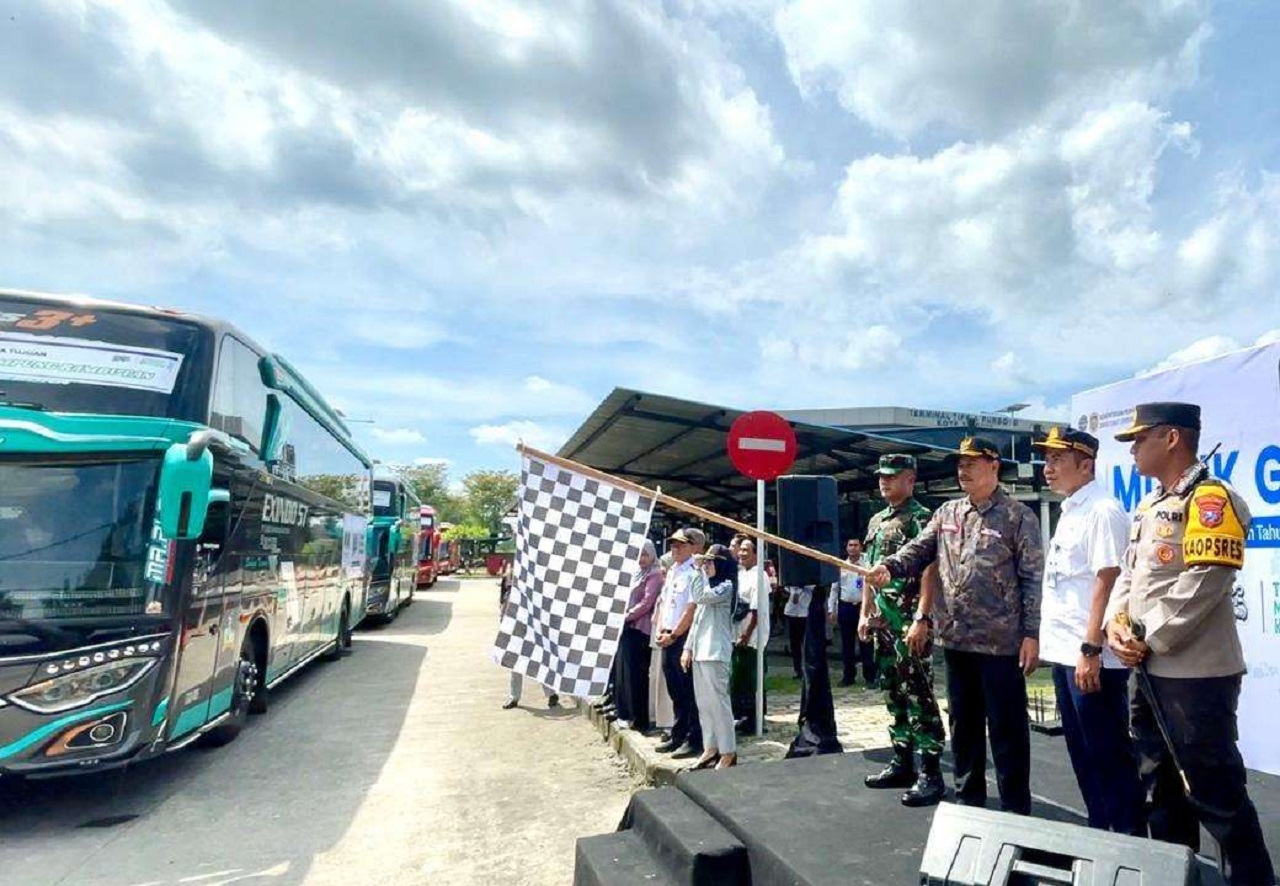 Kementerian Perhubungan bekerja sama dengan Pemerintah Kota Madiun melepas keberangkatan pemudik dalam program arus balik gratis 2025. SP/ MDN