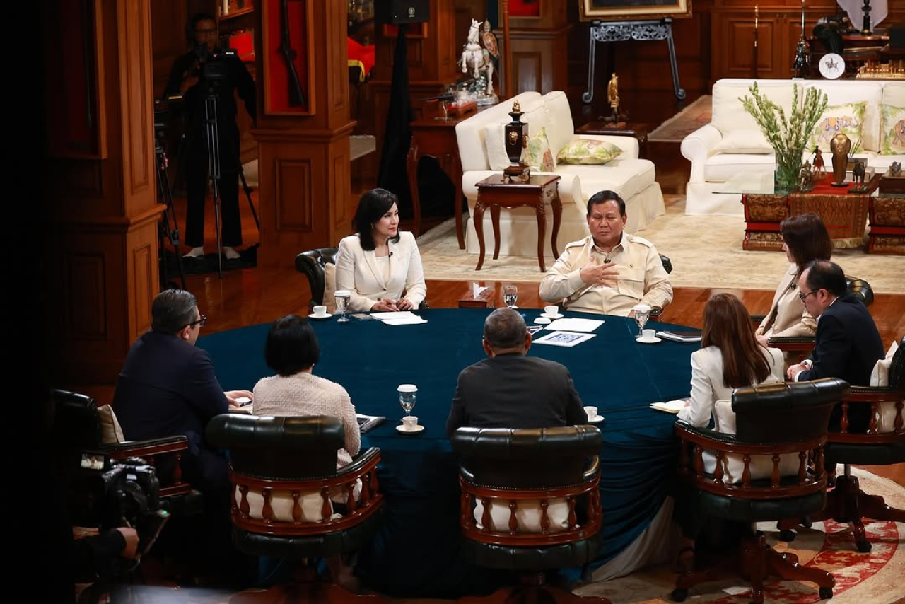 Prabowo Subianto bersama 7 jurnalis senior di Hambalang.