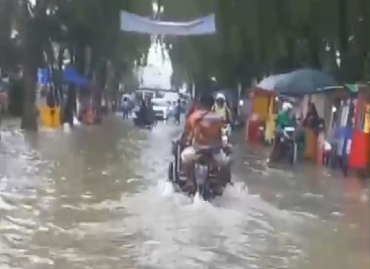 Akibat drainase buruk hujan deras Jl Wijaya Kusuma Banjir