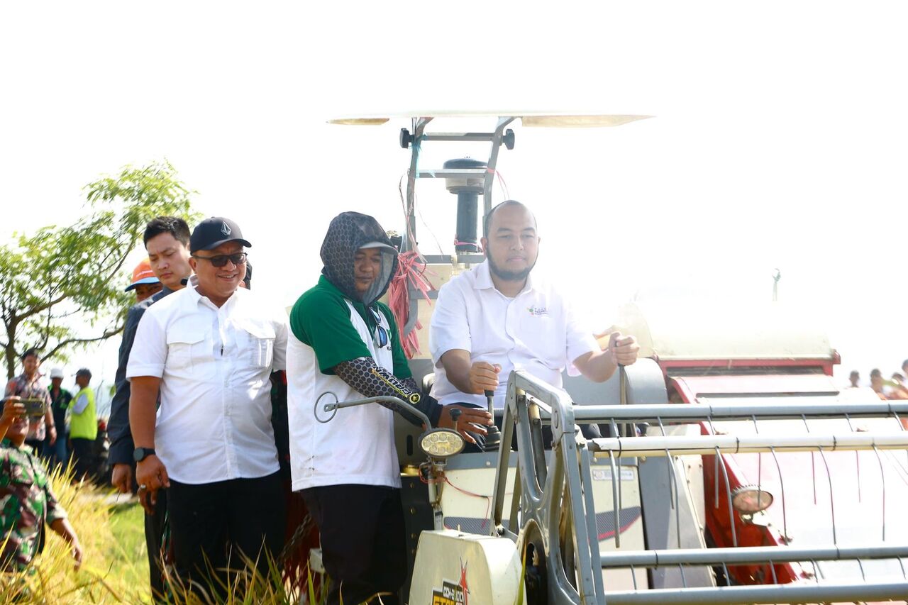 antara Perum BULOG dengan PT Pupuk Indonesia Regional 3 Jawa Timur terkait produksi dan penjualan gabah petani. SP/ NI